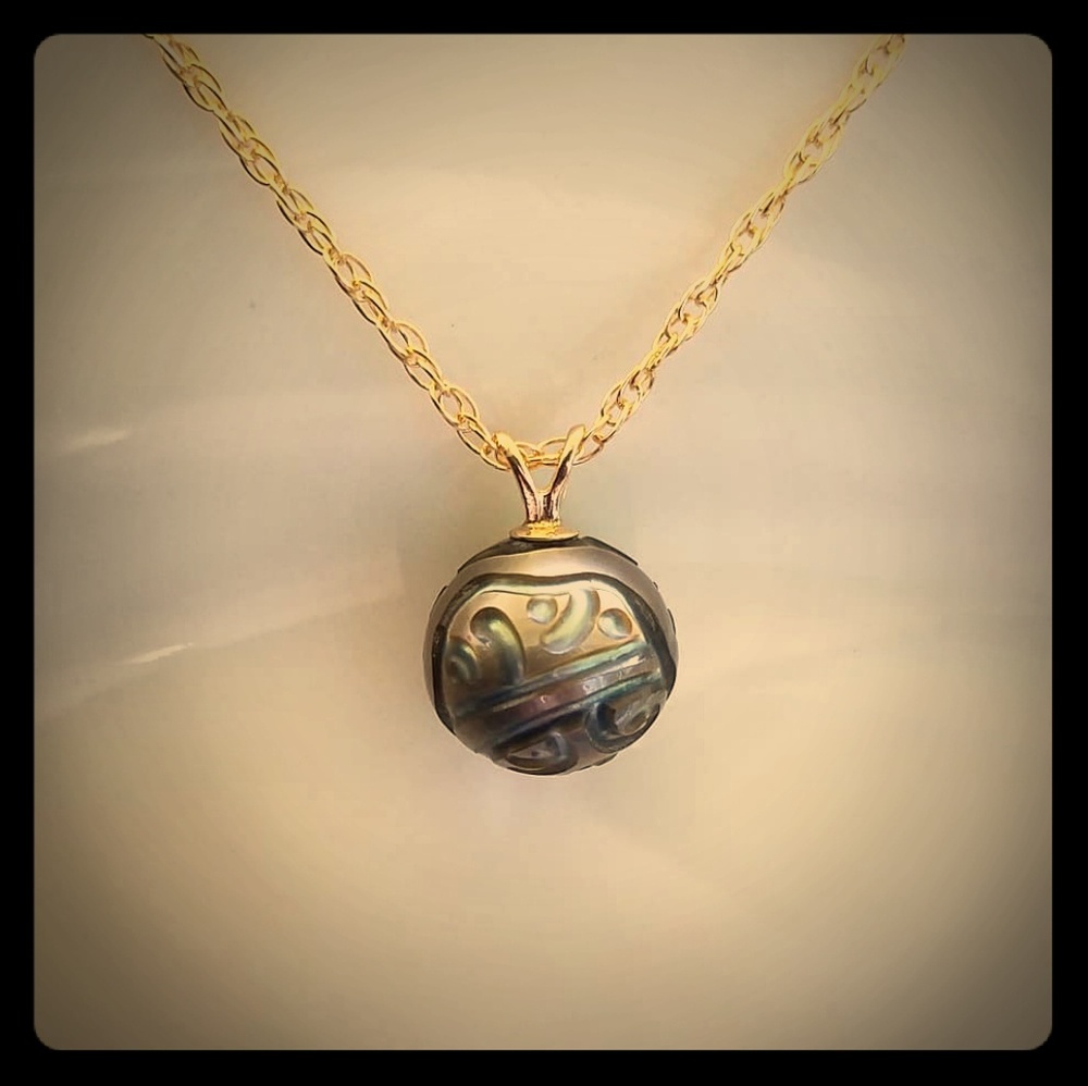 Tahitian pearl necklace